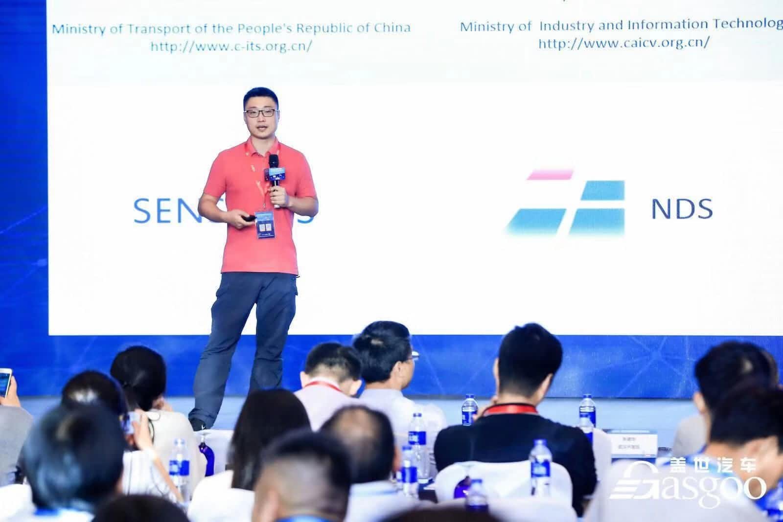 ������Ե��嫣�����ʵʱ�Զ���ʻ�߾��ȵ�ͼ����